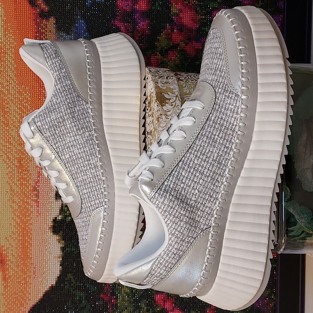 Womens Universal Thread Persephone Sneakers